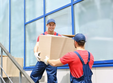 Clear storage pricing and free quote policy for Parkroyal Storage